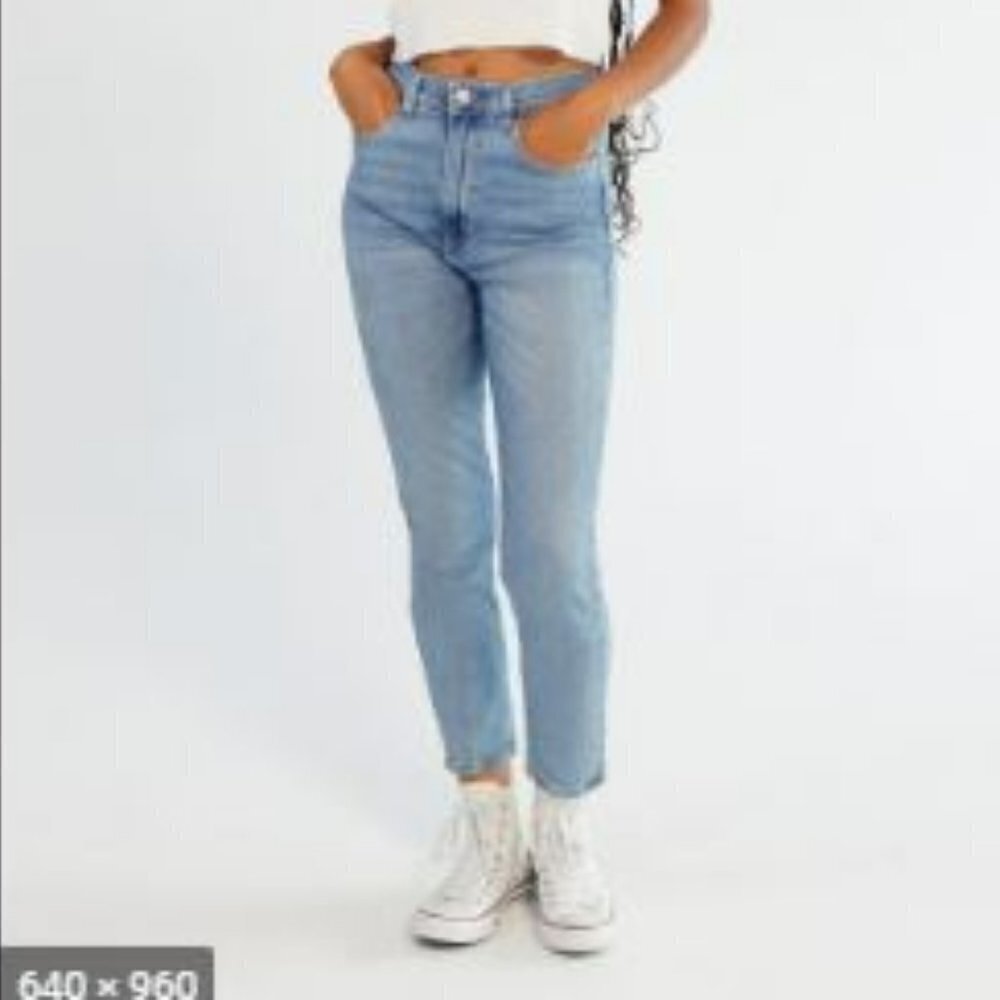 BDG Urban Outfitters - Boyfriend High-Rise Crop - Light wash - Size 26